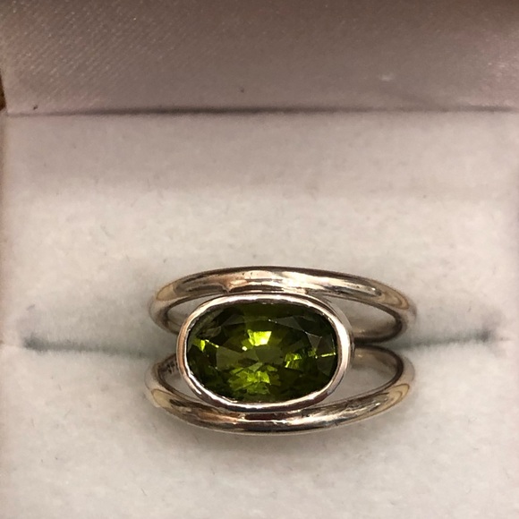 NWOT Sterling Silver Peridot Ring - Picture 4 of 8